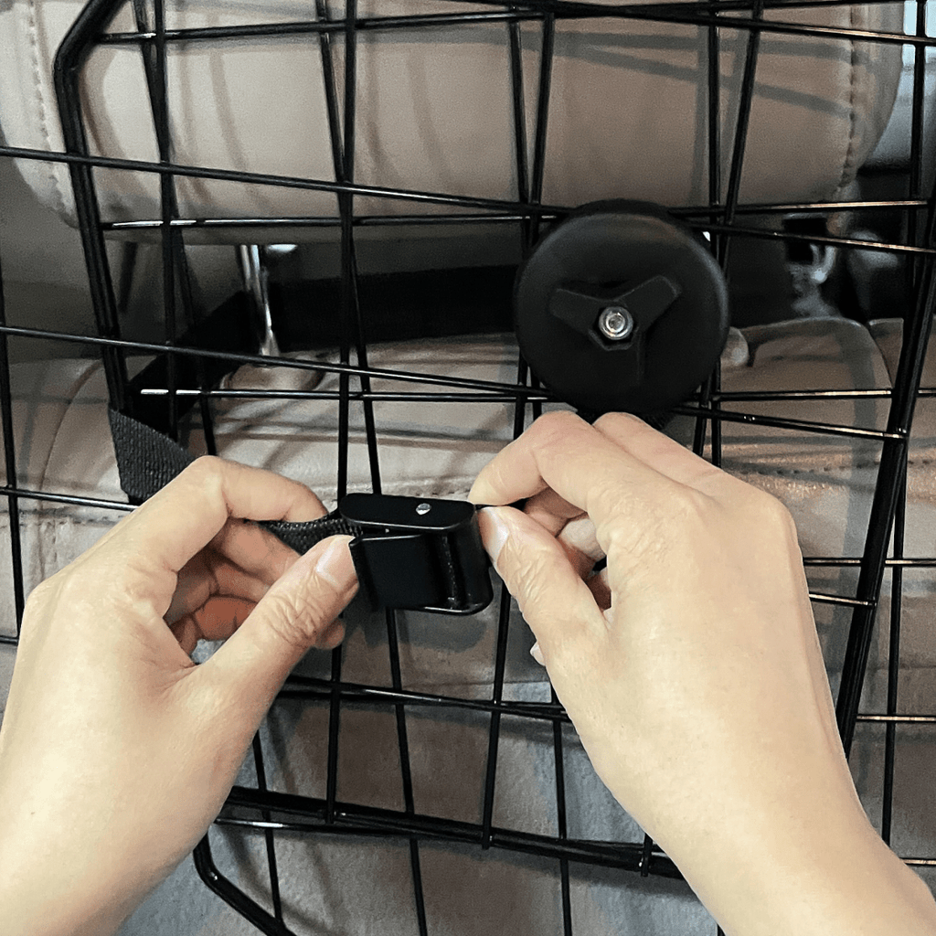 PawHut Dog Guard for SUVs, Vehicles, Vans, Car Barrier with Adjustable Width - WHISKELLO